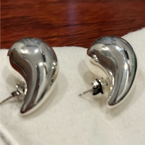 Authentic Bottega Veneta Small Drop Silver Earrings - Picture 8 of 8